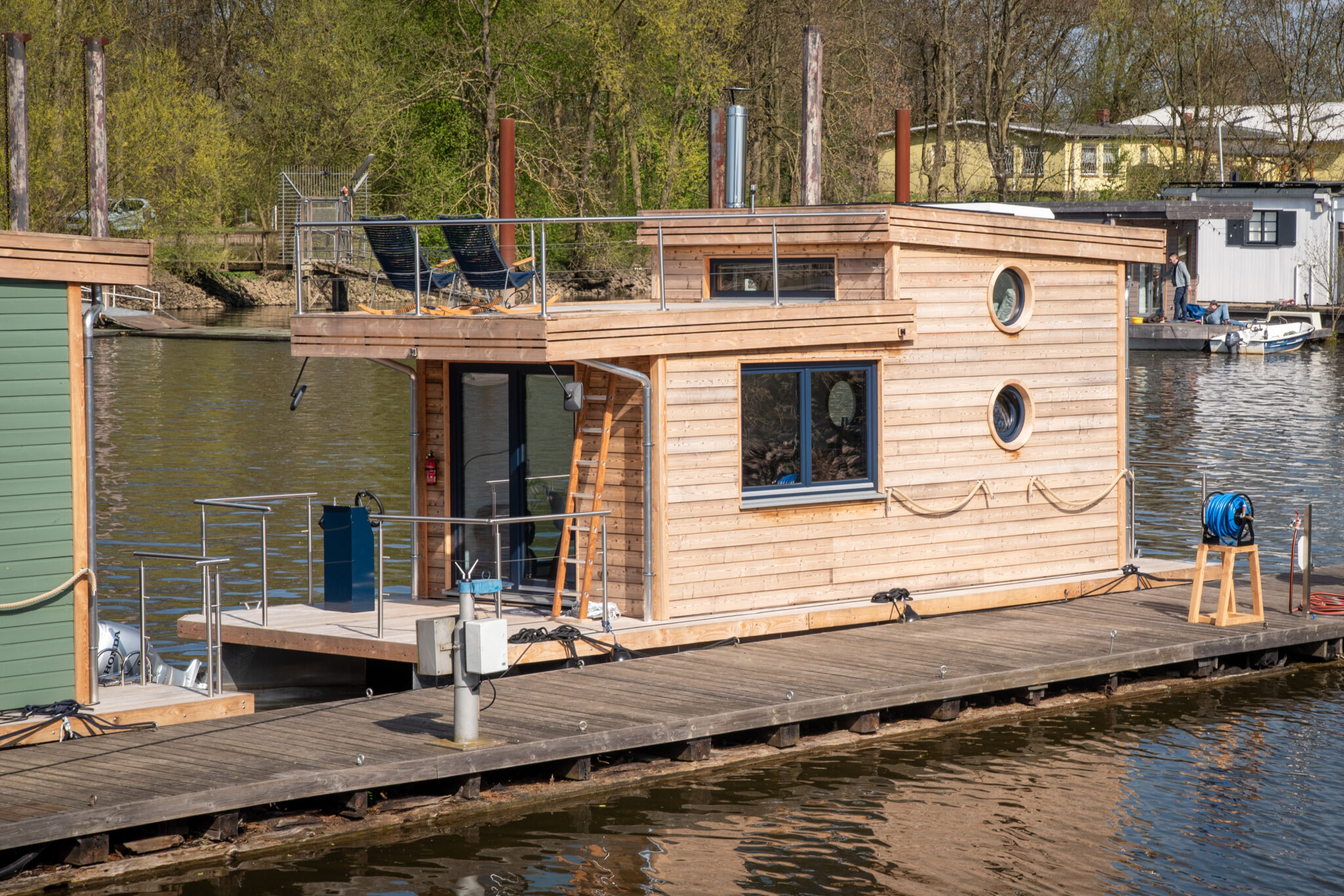 Hausboot UNDINE hausbootcharterhamburg.de